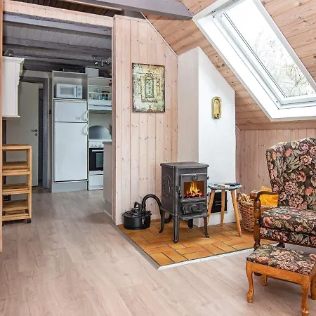 Holiday home Two-bedroom In 10 *